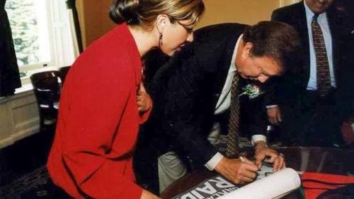 2003 LSA - Tom Flores providing autograph