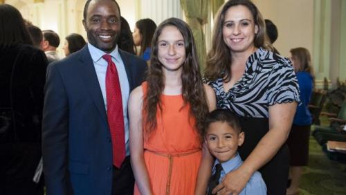 2015 Latino Spirit Award Honoree Blanca Ramirez with her mother, brother and Assembly Member Tony Thurmond